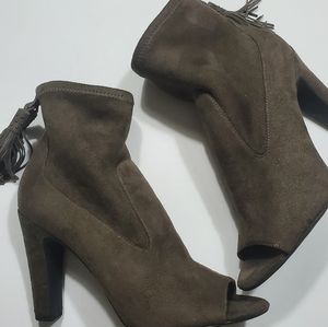 Vince Camuto slip-on peep toes brown booties